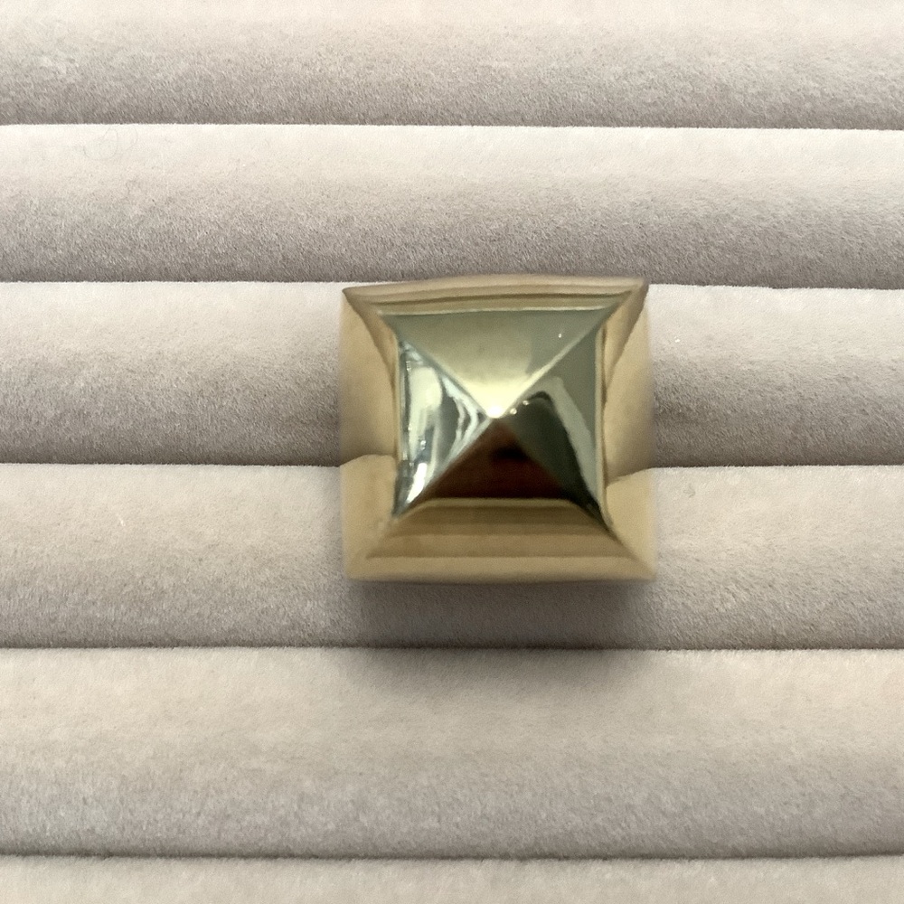 NWT NOIR DOME RING
Brass 18kt gold plated dome shaped ring